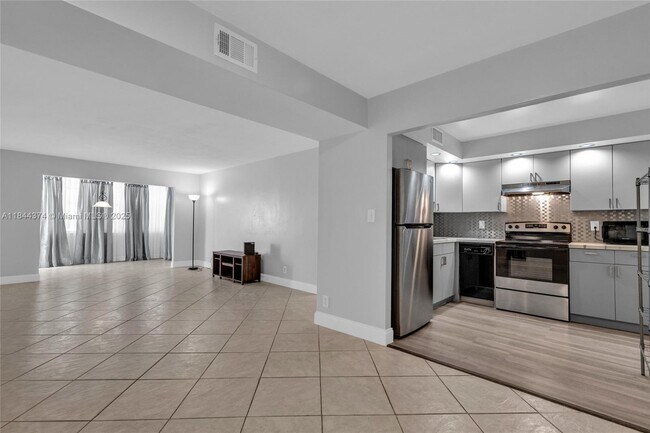 Building Photo - 6600 Cypress Rd