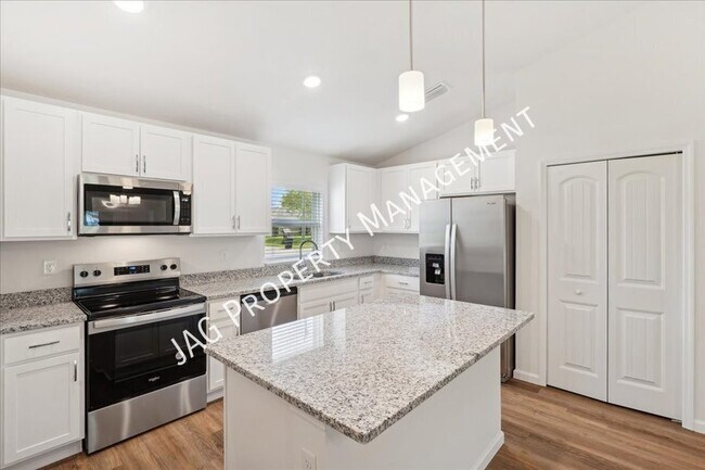 Building Photo - 233 Bird of Paradise Dr