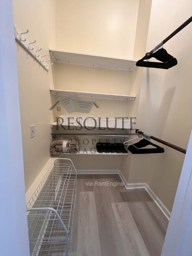 Building Photo - 6009 Garrett Rd