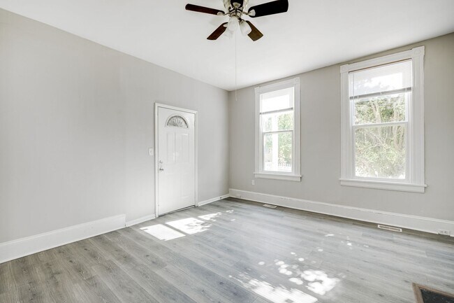 Building Photo - 2902 Barton Ave