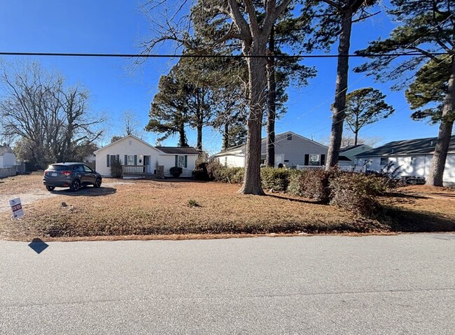 Building Photo - CUTE AND COZY 3 BEDROOM HOME AT BUCKROE BE...