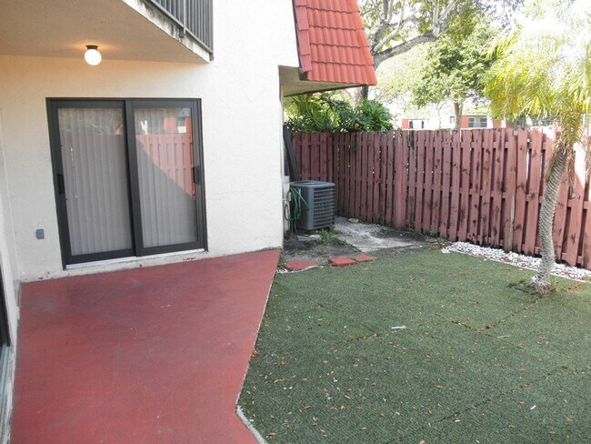 Building Photo - Somerset