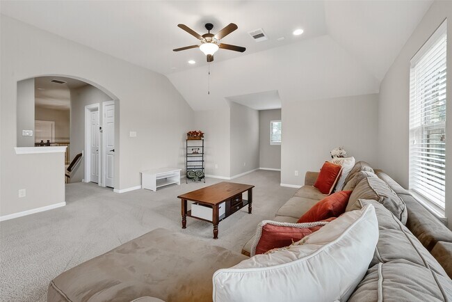 Building Photo - 10 Cayuga Pond Ct