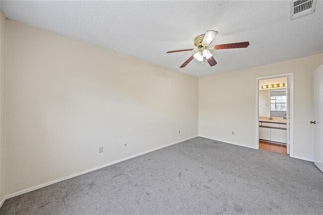 Building Photo - 1015 E Yager Ln