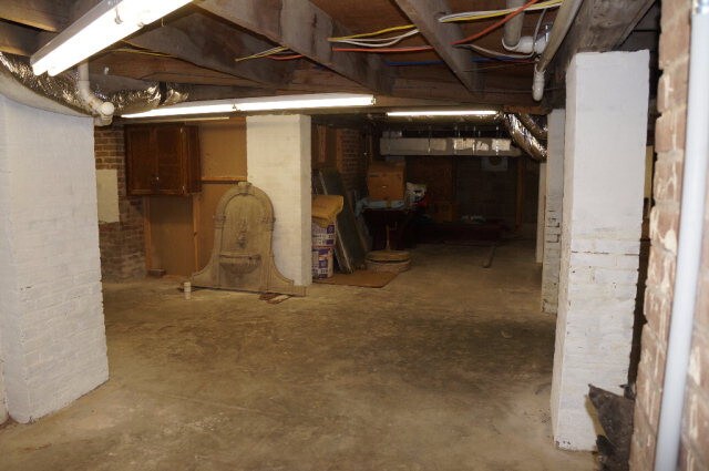 Building Photo - 180 Mayes St