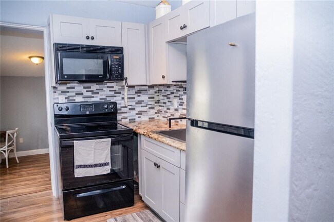 Building Photo - 313 Center Ave