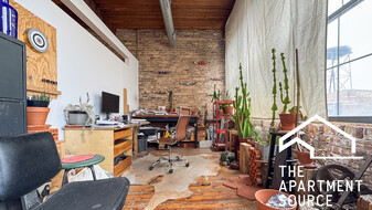 Building Photo - 3124 W Carroll Ave