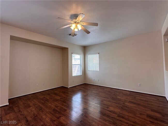 Building Photo - 2586 Highland Cliff Dr