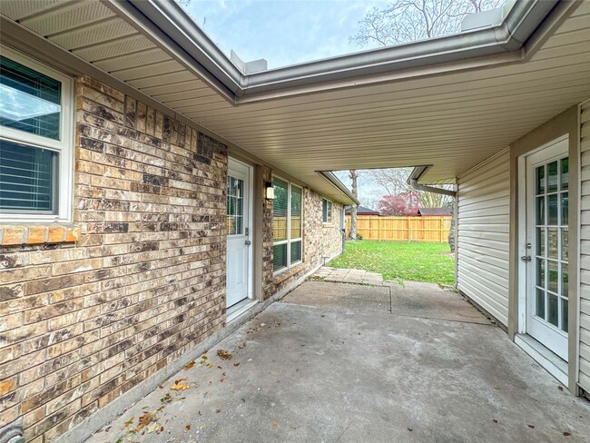 Building Photo - 5208 Carmona Ln