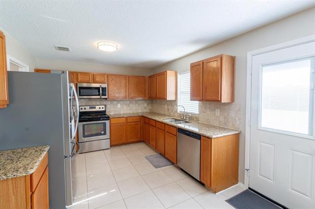 Building Photo - 2700 Peach Dr