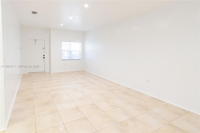 Building Photo - 2301 SE 24th Ct