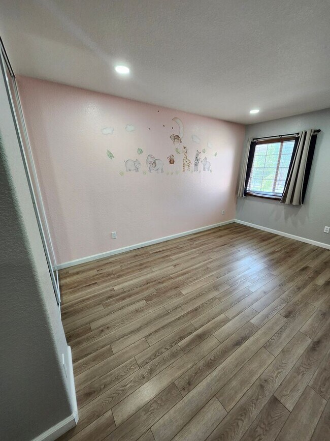 Building Photo - Beautiful 5 Bedroom House fully remodeled....