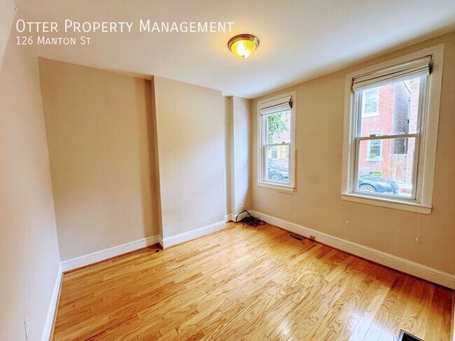 Building Photo - 126 Manton St