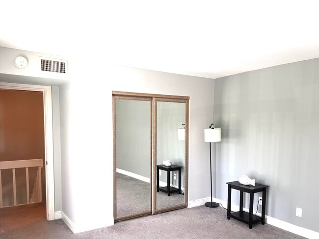 Building Photo - 141 E Riverside Dr