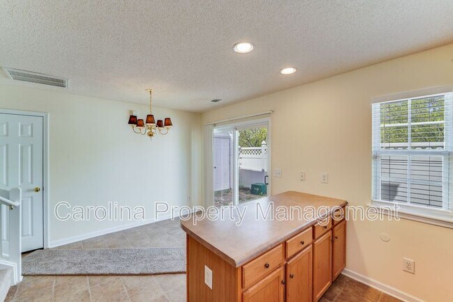 Building Photo - 17125 Greenlawn Hills Ct