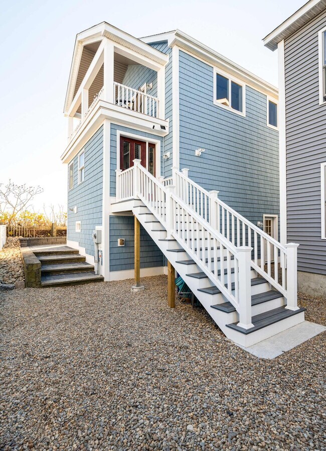 Building Photo - 12 Epping Ave