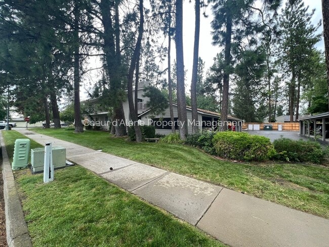 Building Photo - 1 bedroom, 1 bathroom apartment w/ great location