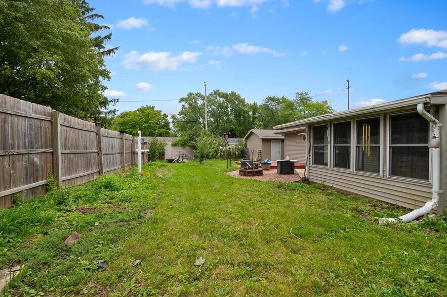 Building Photo - 1110 Lourdes Ave