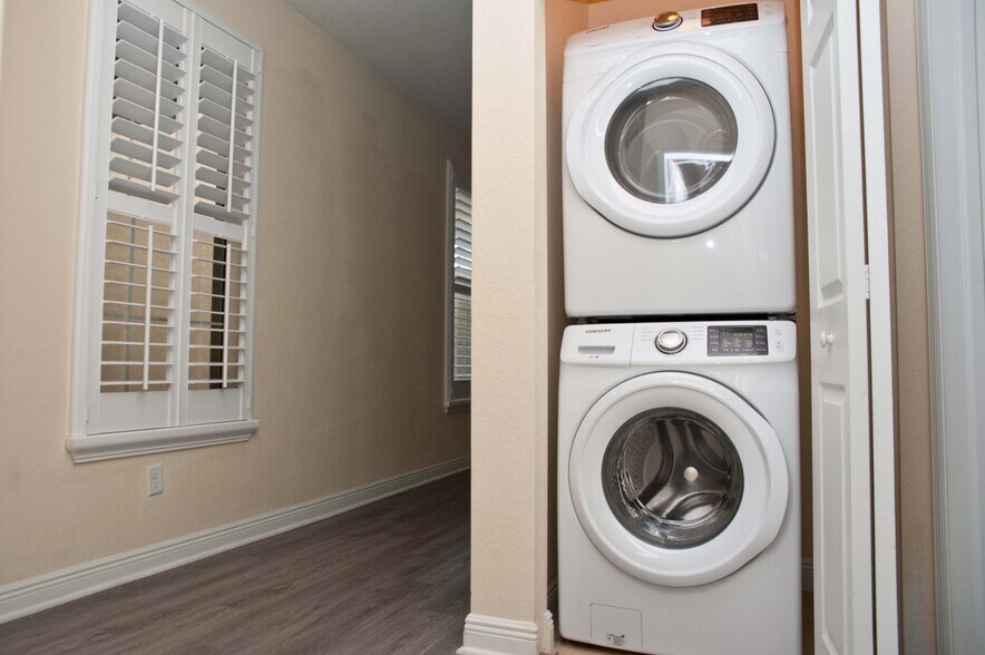 Building Photo - 14620 SW 15th St