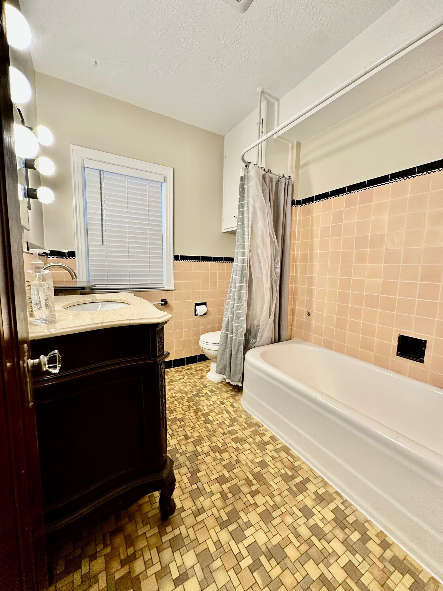 Building Photo - 3540 Irving Ave S