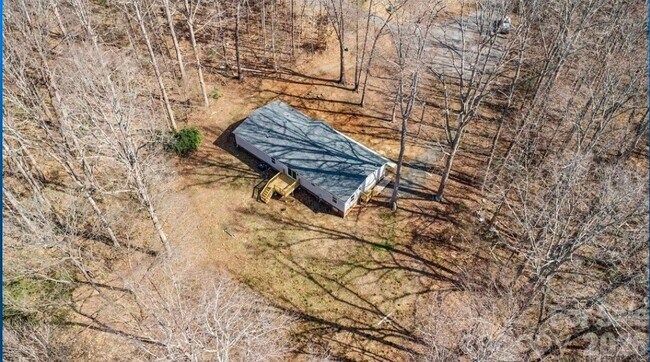 Building Photo - 5050 Park Creek Dr