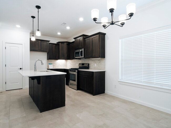 Building Photo - 441 Willow Dr