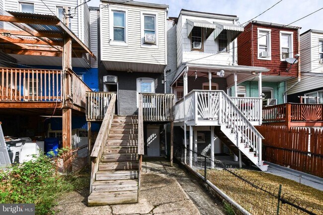 Building Photo - 2511 Christian St