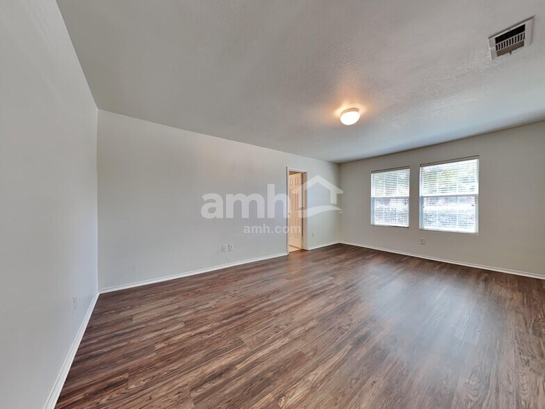 Building Photo - 700 Locustberry Dr