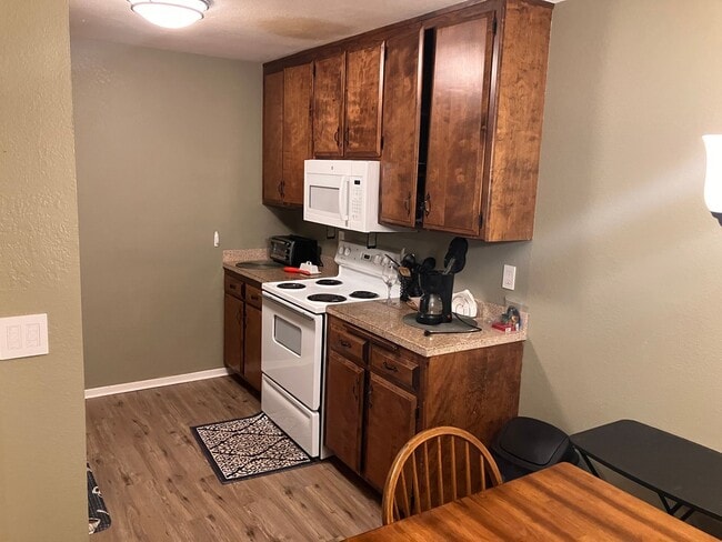 Building Photo - One level ground floor unit
