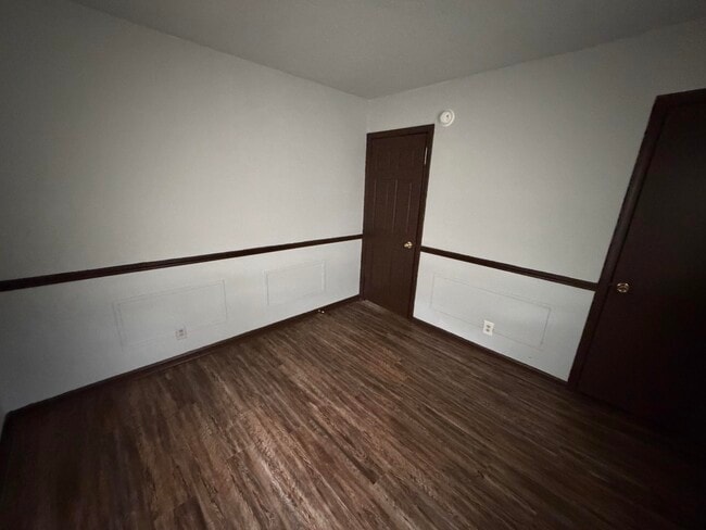 Building Photo - 602 English-W