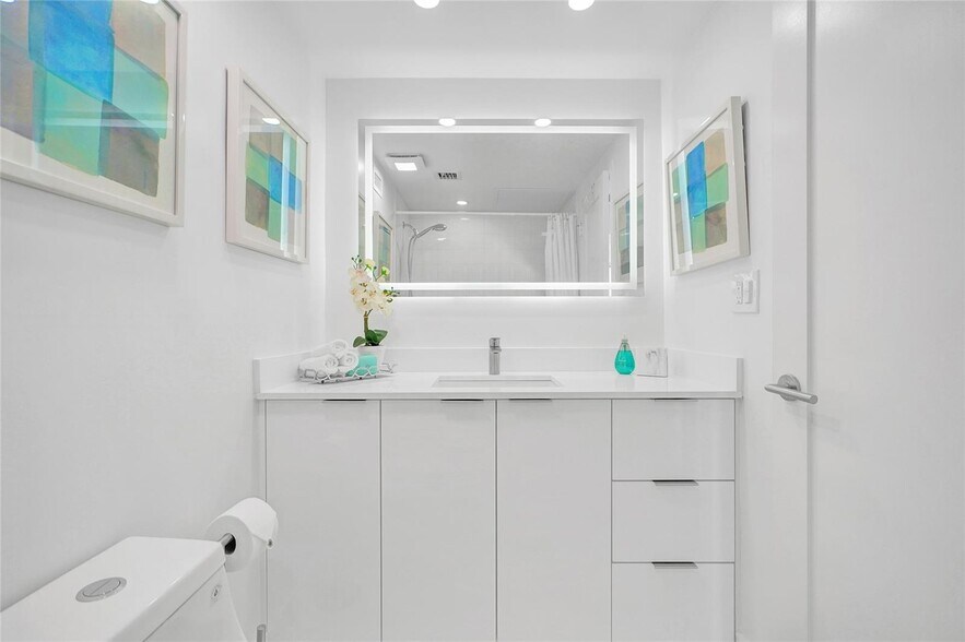 Building Photo - 2501 S Ocean Dr