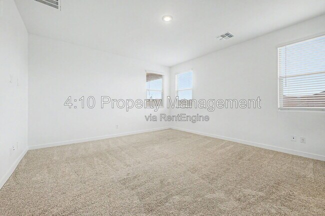 Building Photo - 3241 E Malibu Dr