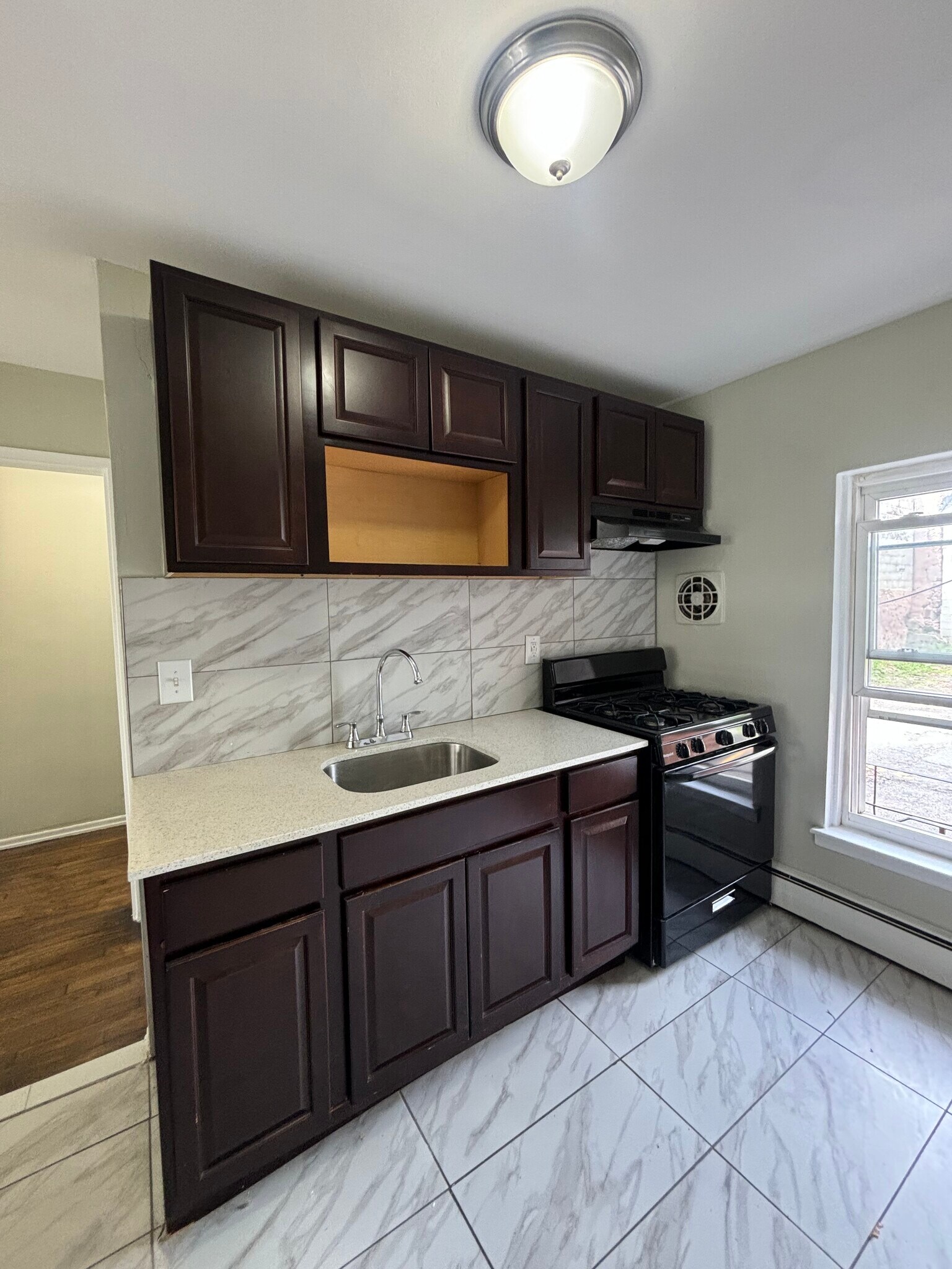 11A - 111 Lincoln Ave
