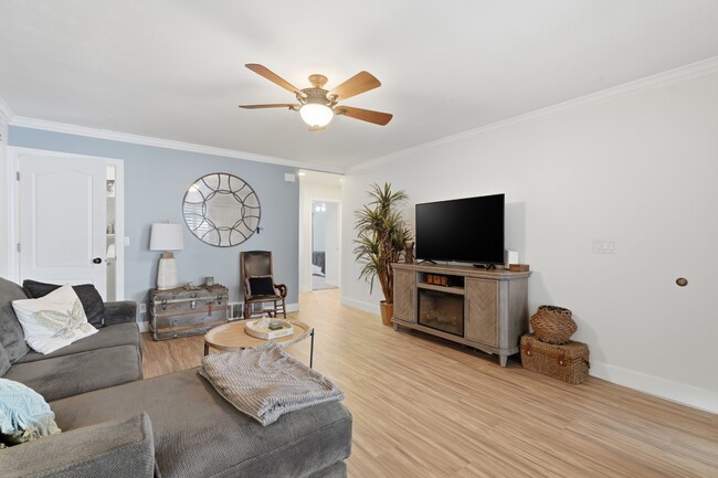 Building Photo - 5957 S Sultan Cir