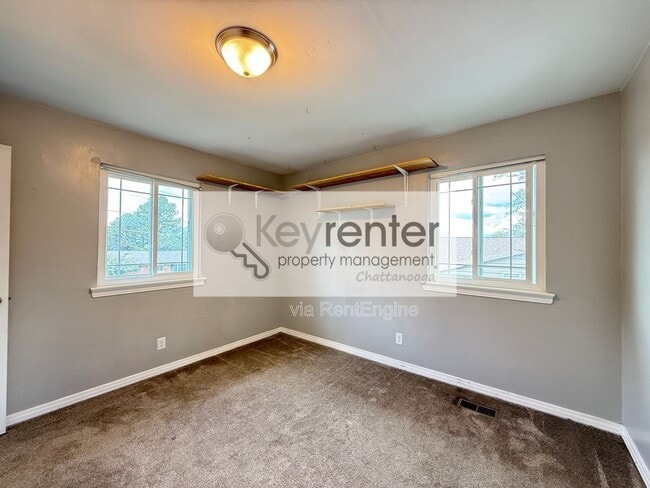 Building Photo - 7813 Holiday Hills Cir