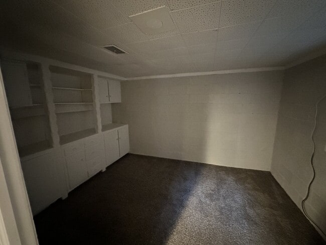 Building Photo - AVAILABLE JULY! Student Housing near DU Campus!