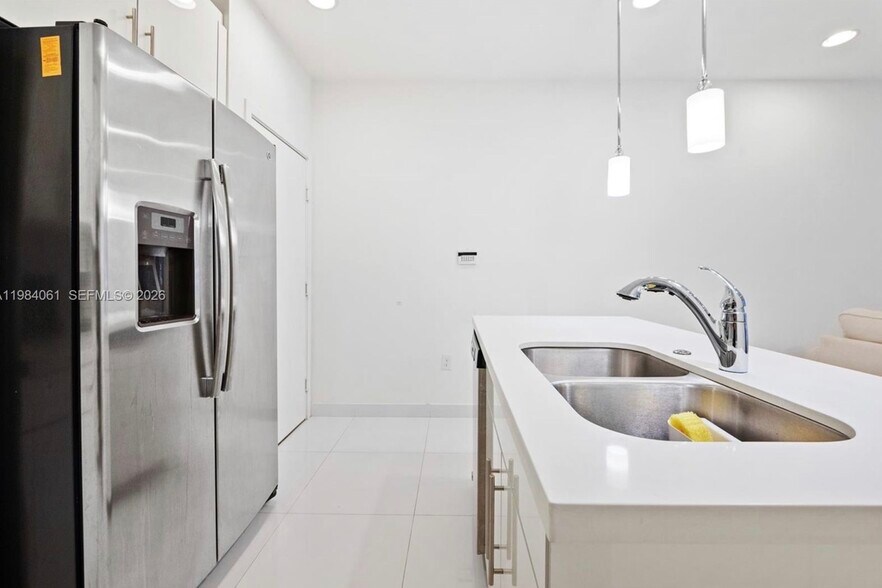 Building Photo - 2641 NE 212th Ter