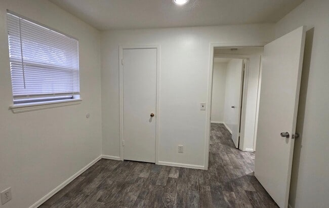 Building Photo - 3 bedroom 1 bath