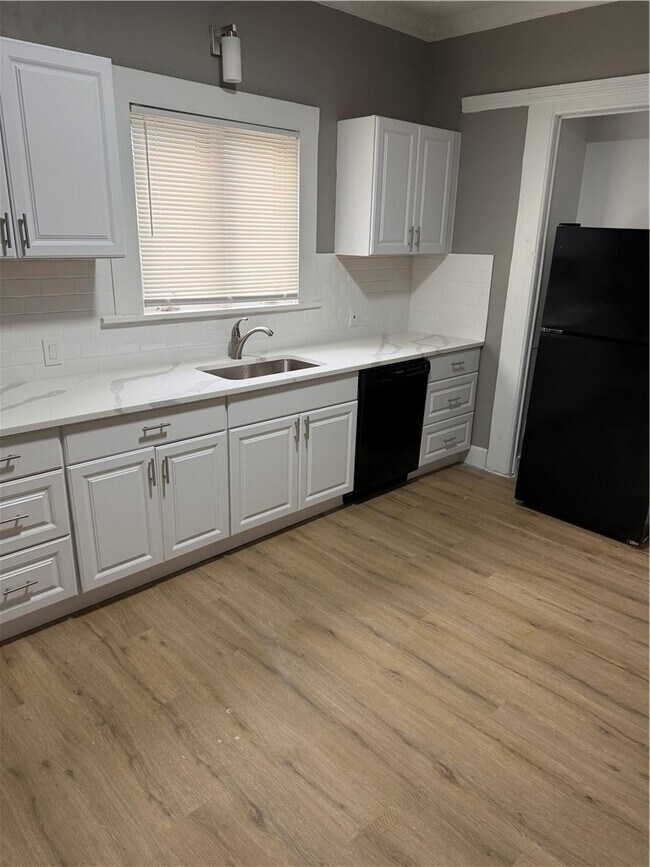 Building Photo - 43 York St