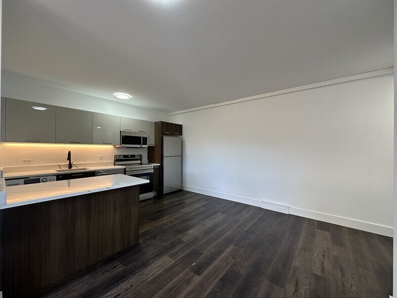 Building Photo - 1553 W Hollywood Ave