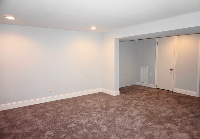 Building Photo - Completely Renovated 3 Bedroom w/ Garage i...