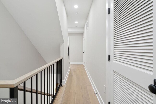 Building Photo - 347 E Gorgas Ln