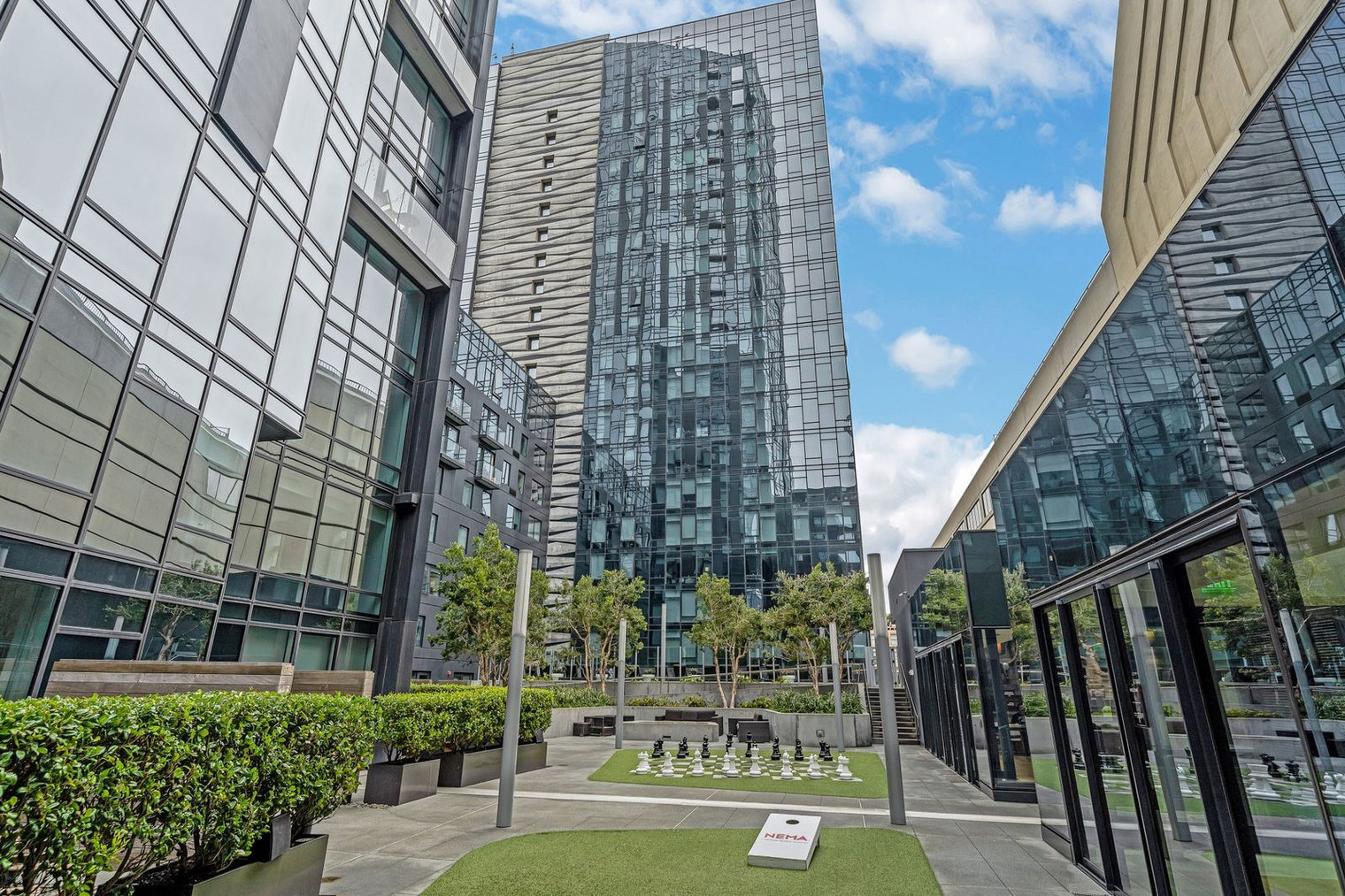 Building Photo - 18 10th St