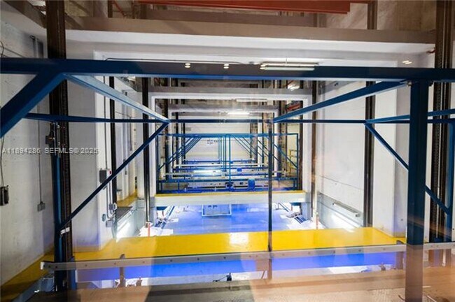 Building Photo - 1300 Brickell Bay Dr