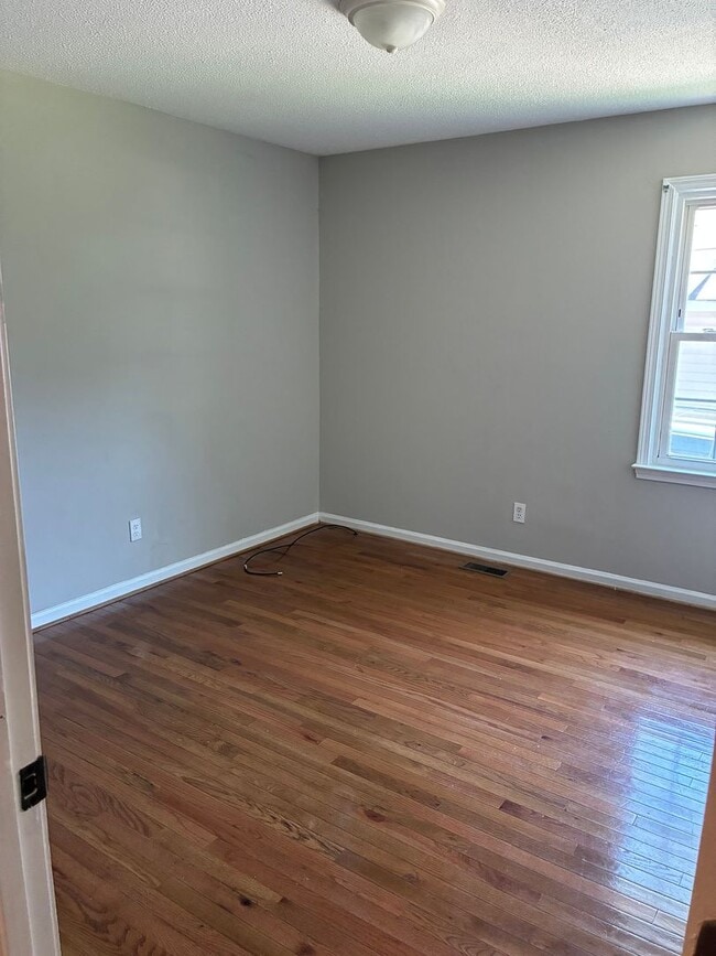 Building Photo - 609 Dunbar St