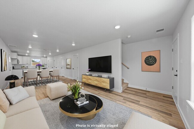 Building Photo - Modern Townhome for Rent – Modern Living a...