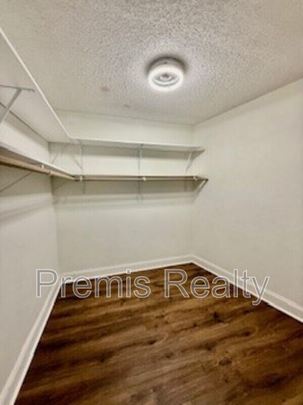 Building Photo - 1770 Braxton Bragg Ln
