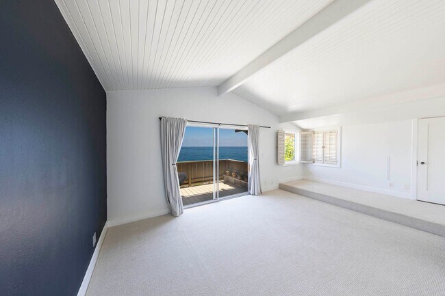 Building Photo - Incredible ocean views and private steps t...