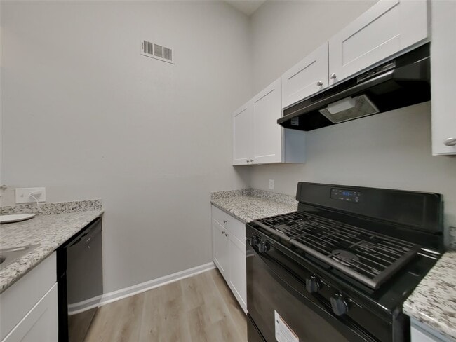 Building Photo - 10919 Almond Grove