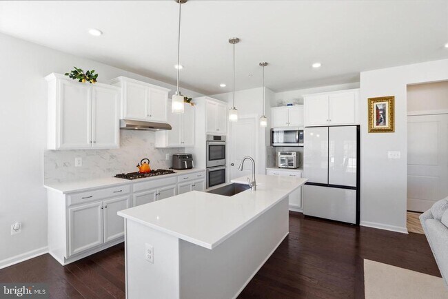 Building Photo - 6702 Savannah Dr